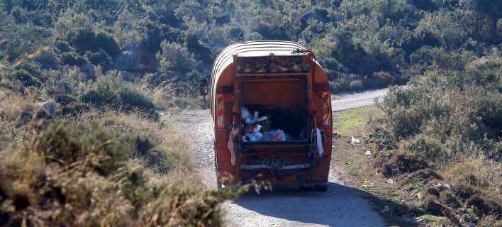 Απορριμματοφόρο …σε γκρεμό Δύο νεκροί